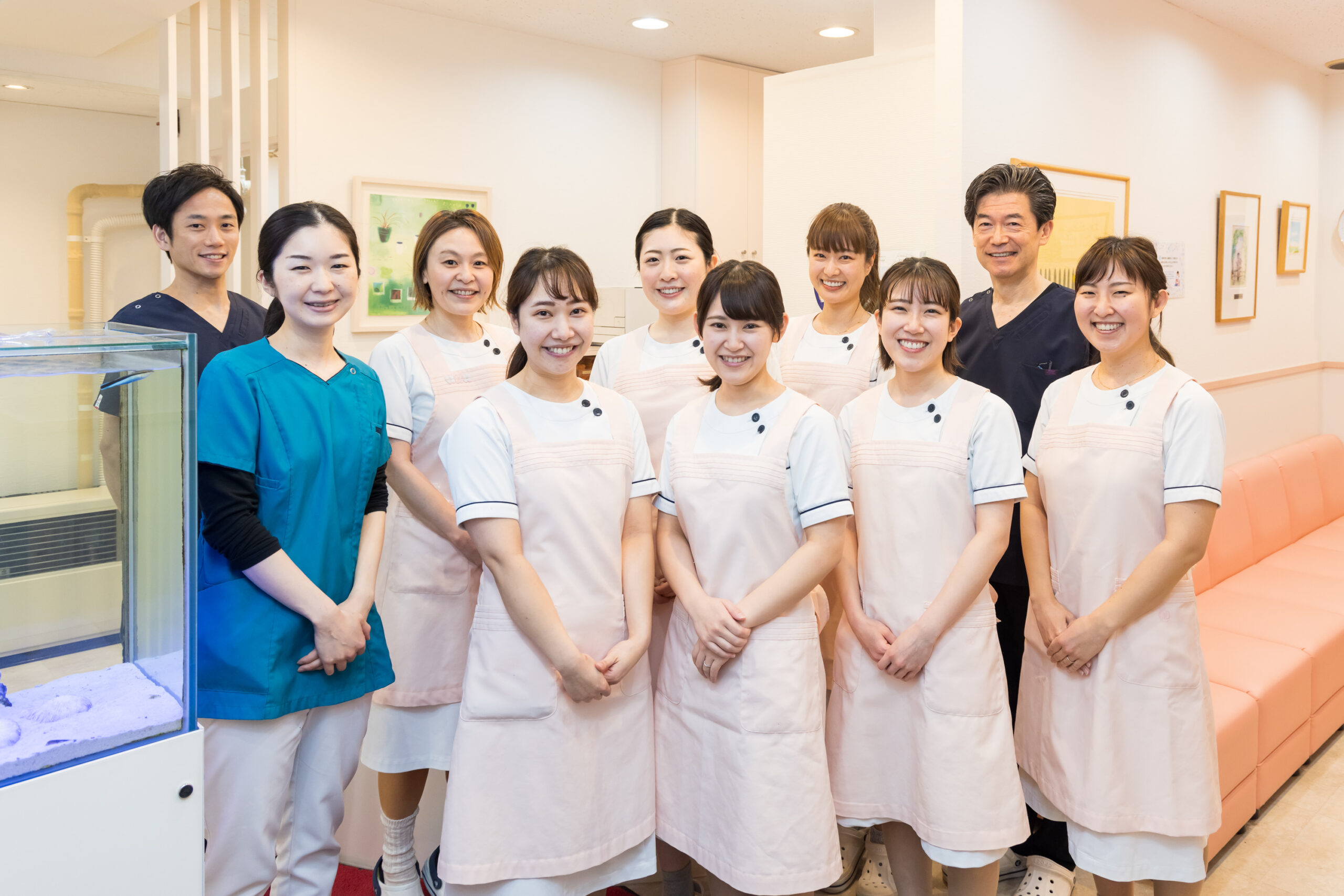 麻生矯正歯科スタッフ集合写真