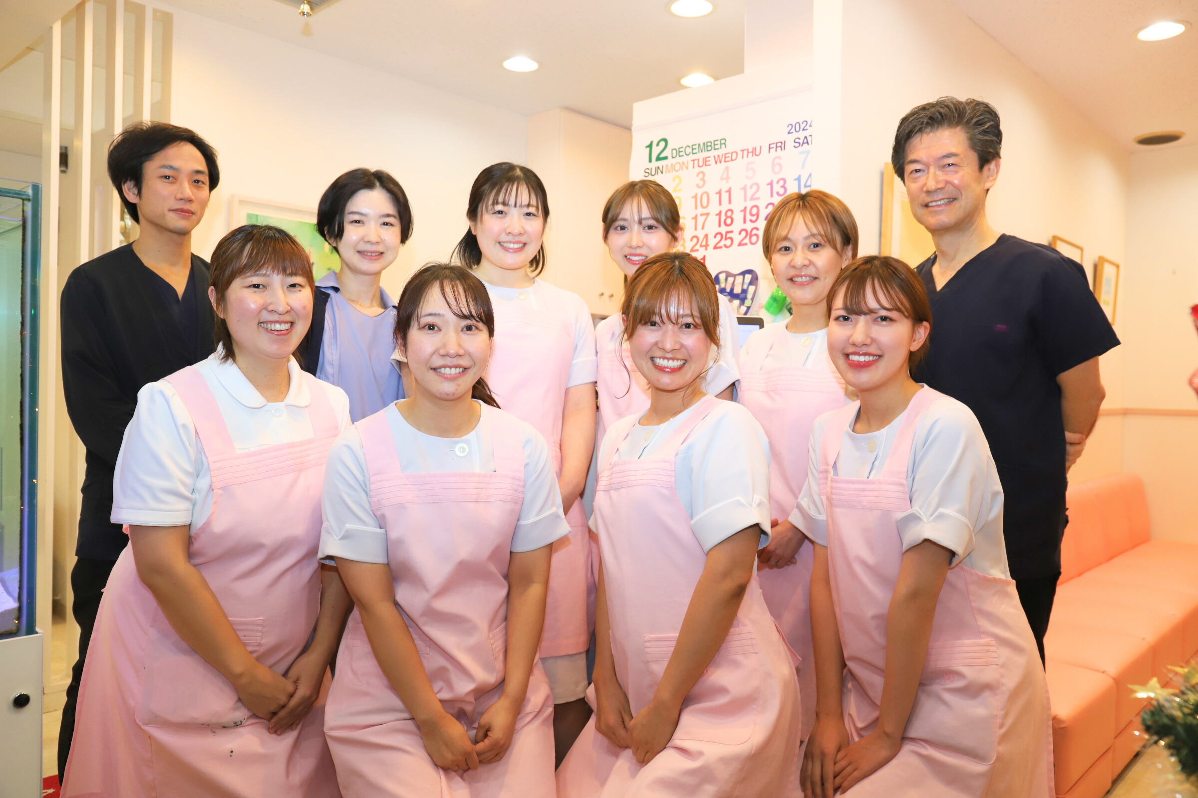 麻生矯正歯科スタッフ集合写真